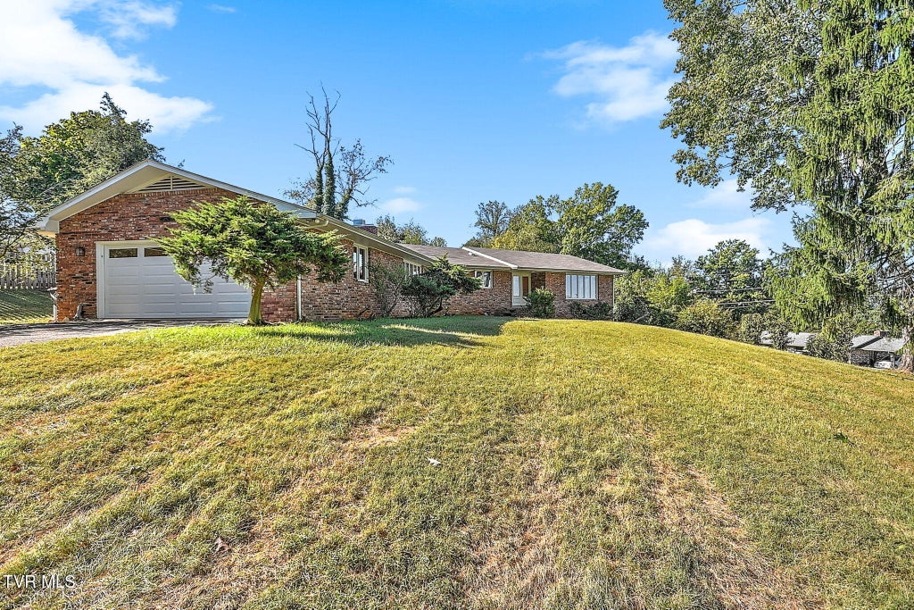 Photo of 3701 Skyland Drive, Kingsport, TN 37664 (MLS # 10001610)