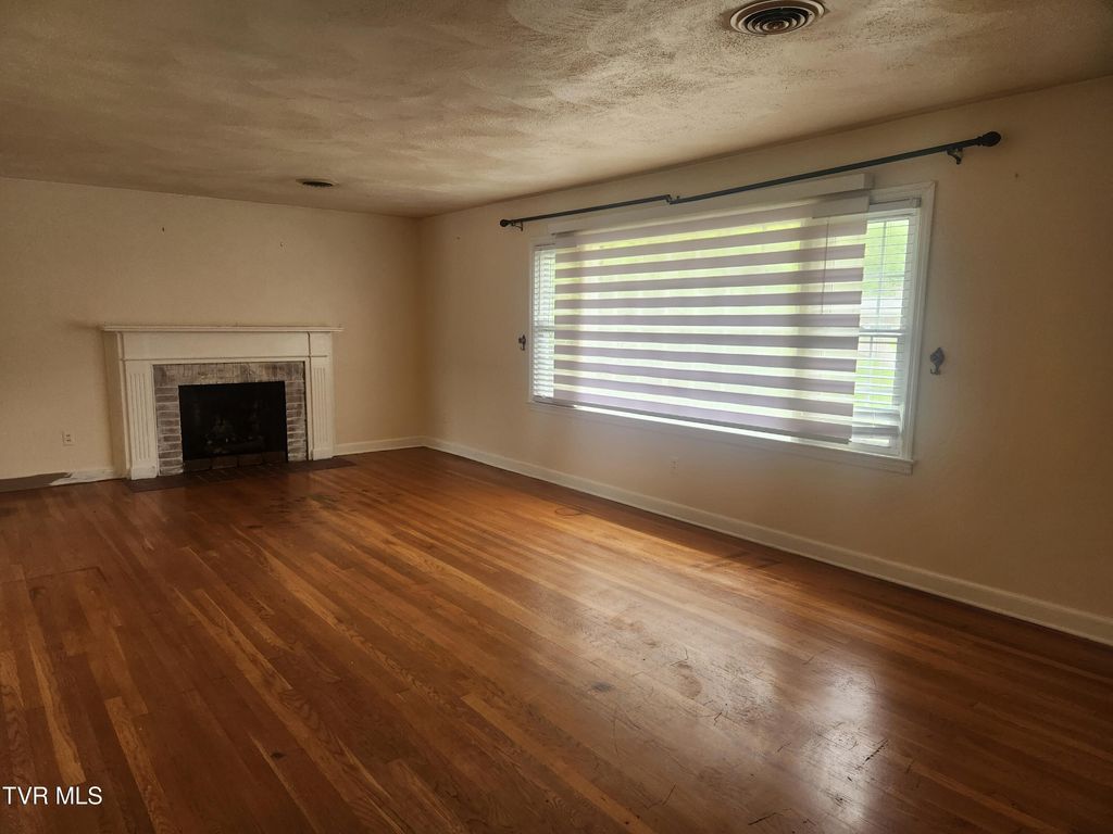 Photo of 321 Valley Drive, Bristol, VA 24201 (MLS # 9994603)