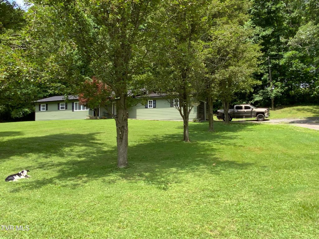 Photo of 133 Knights Ii, Rogersville, TN 37857 (MLS # 9996223)