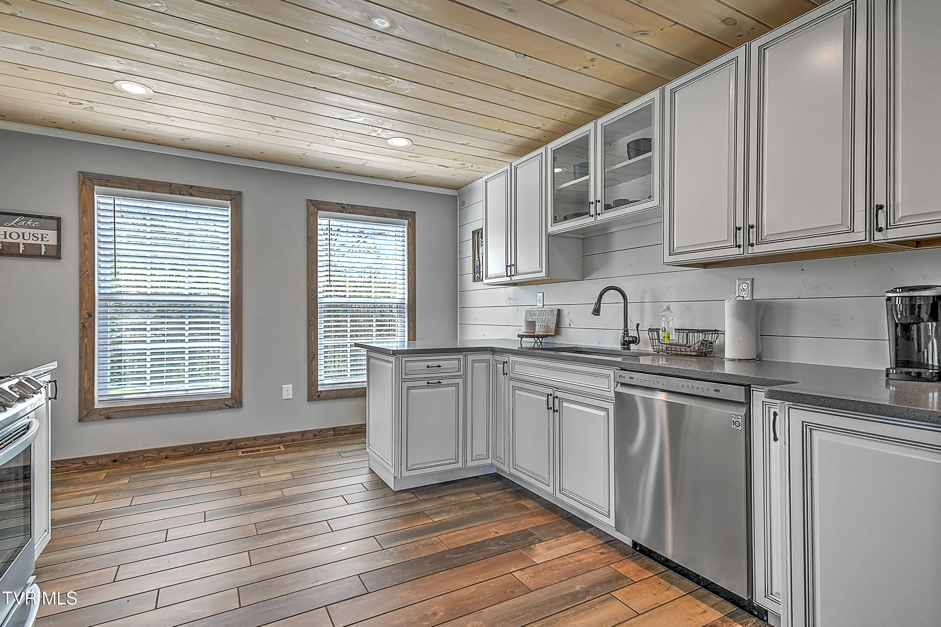 605 Summer Sound Road, Piney Flats, Tennessee image 12