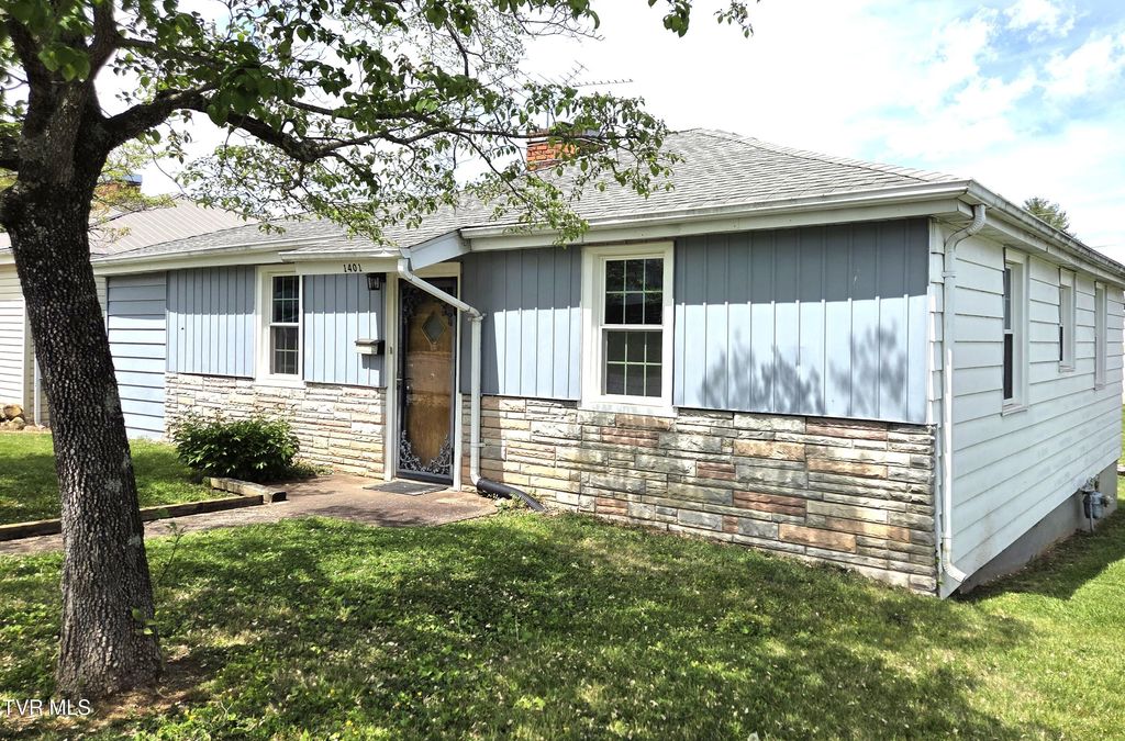 Photo of 1401 Garden Road, Elizabethton, TN 37643 (MLS # 9994065)