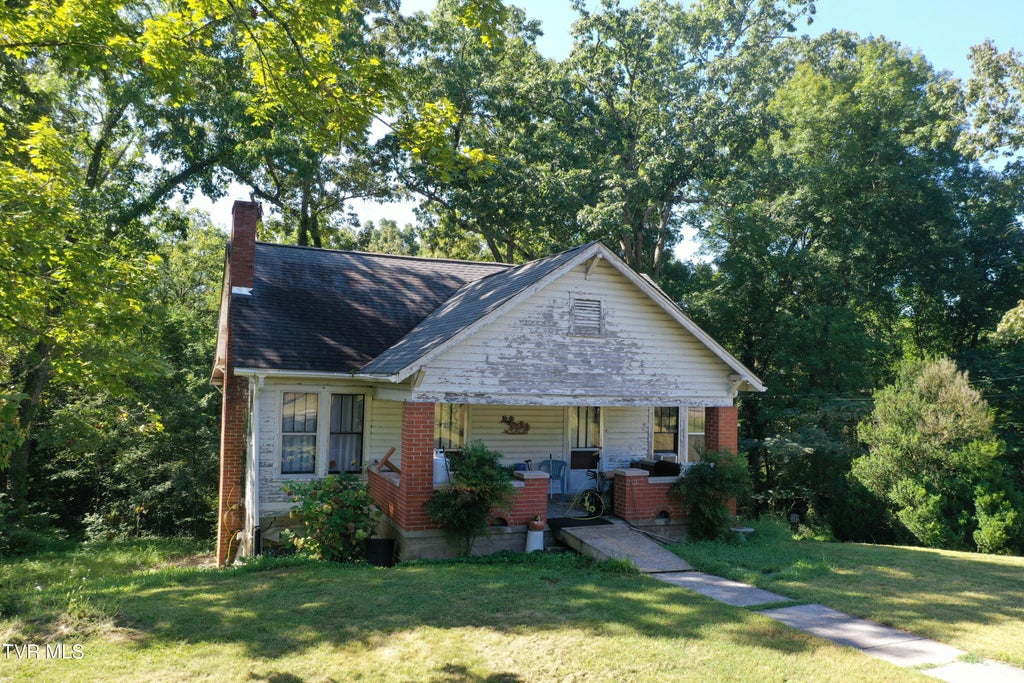 Photo of 8500 Asheville Highway, Knoxville, TN 37924 (MLS # 10000031)