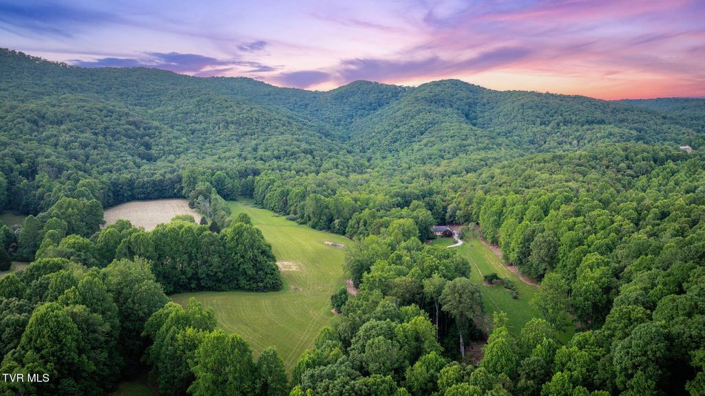 Photo of 284 Bulldog Hollow Hollow, Elizabethton, TN 37643 (MLS # 9984504)