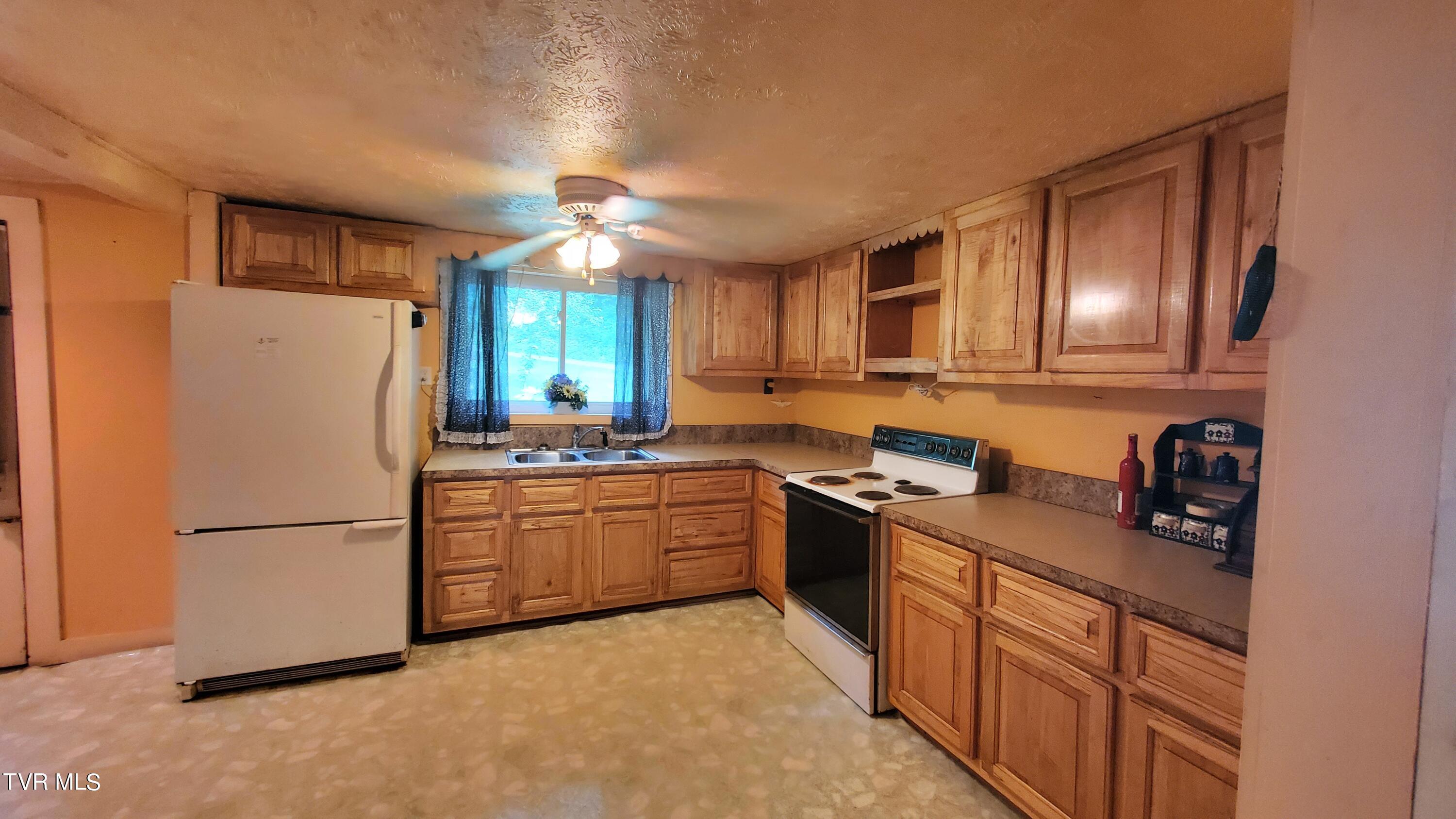 123 Tower Road, Roan Mountain, Tennessee image 12
