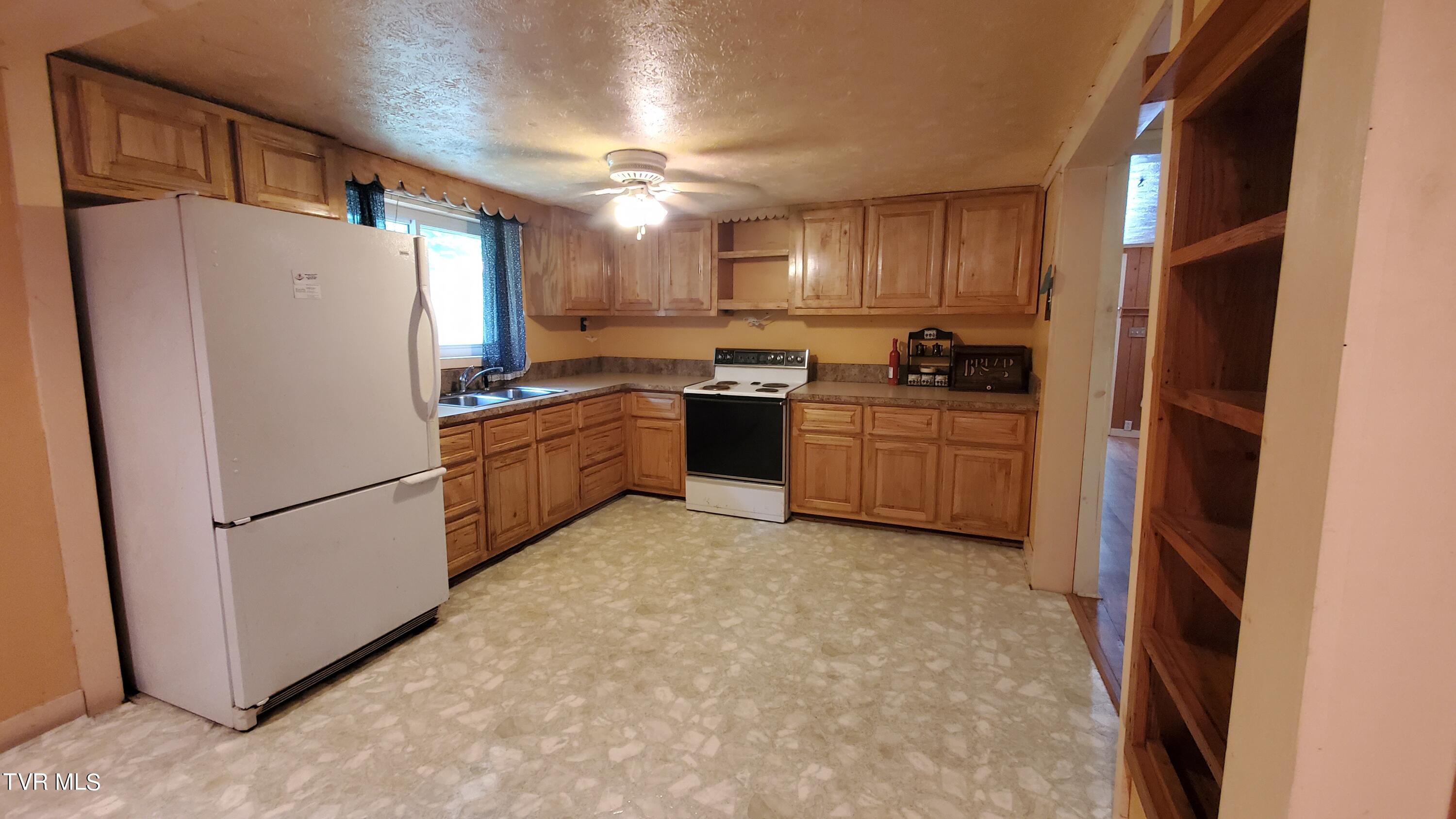 123 Tower Road, Roan Mountain, Tennessee image 16