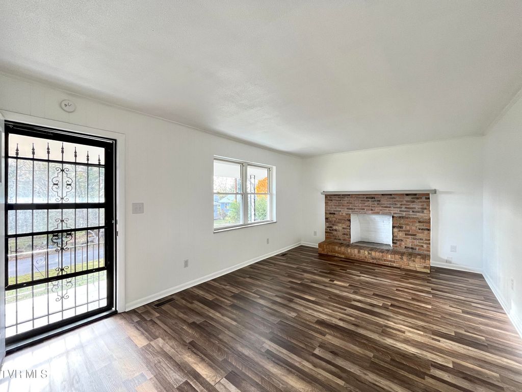 Photo of 126 Pearl Street, Greeneville, TN 37743 (MLS # 9989607)