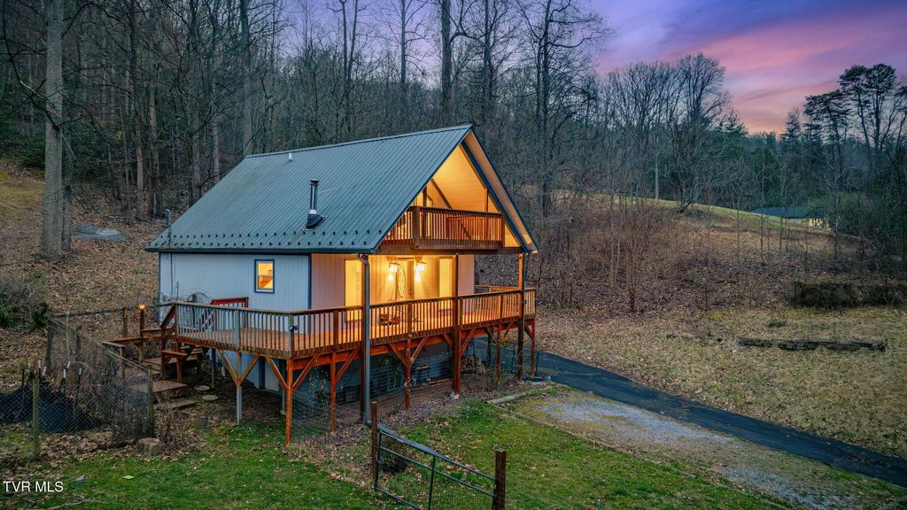 Photo of 195 Bear Hollow Road, Elizabethton, TN 37643 (MLS # 9991900)