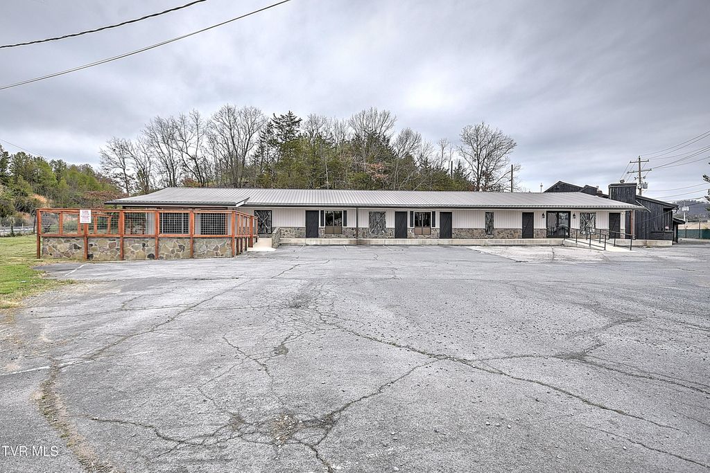 Photo of 3100 Roan Street, Johnson City, TN 37601 (MLS # 9993959)