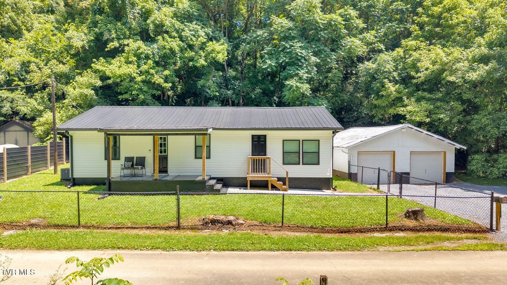 Photo of 108 Canter Road, Elizabethton, TN 37643 (MLS # 9990985)
