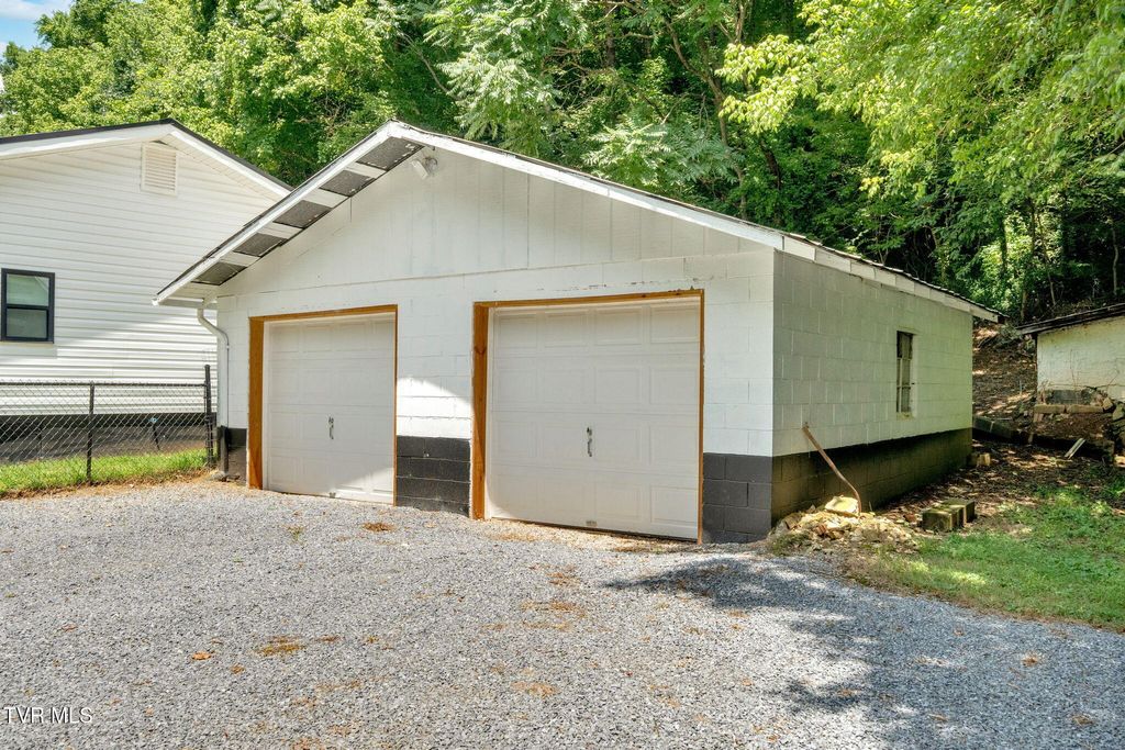 Photo of 108 Canter Road, Elizabethton, TN 37643 (MLS # 9990985)