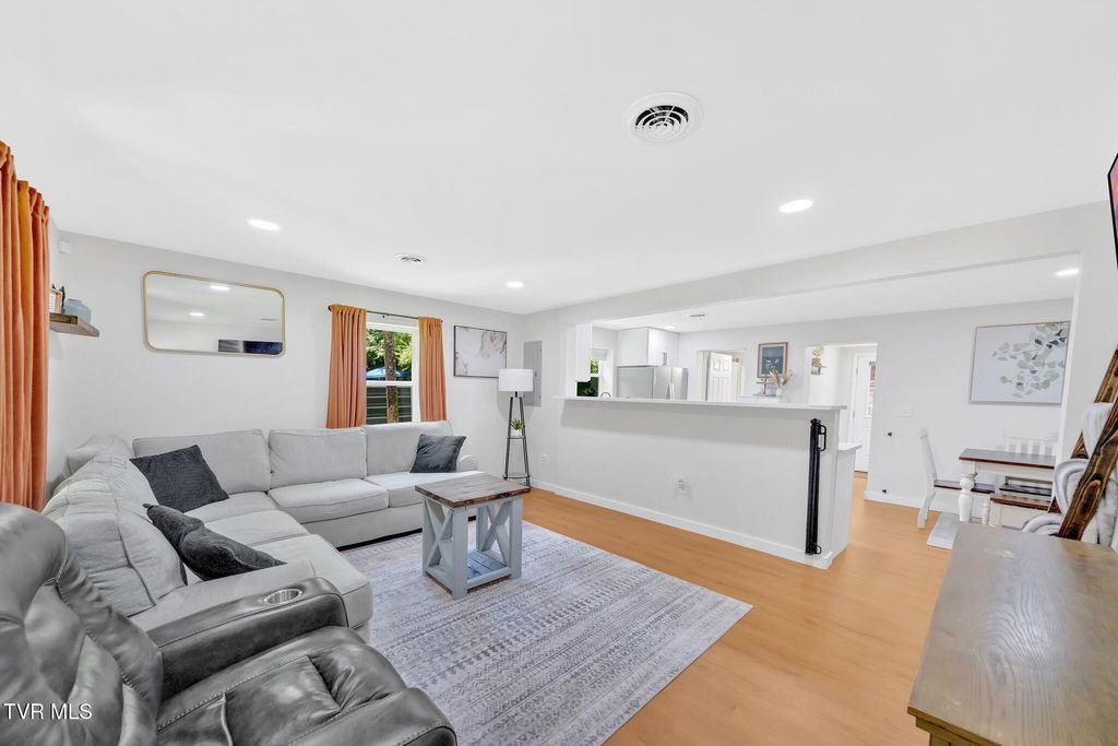 Photo of 108 Canter Road, Elizabethton, TN 37643 (MLS # 9990985)