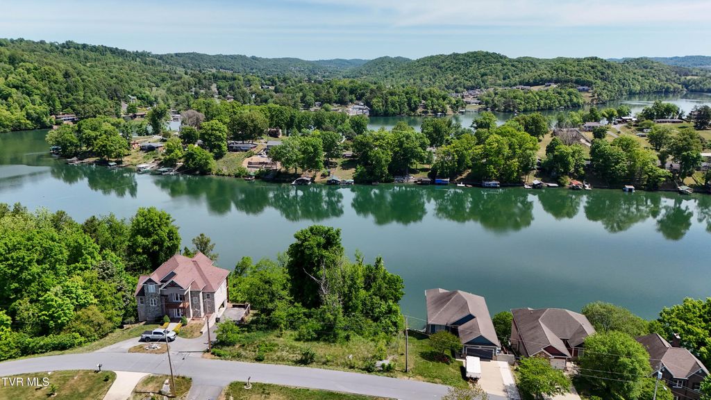 Photo of 30 Crest Road, Kingsport, TN 37664 (MLS # 9994703)