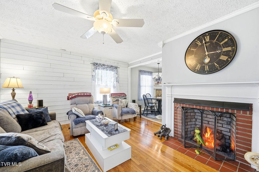 Photo of 557 Jackson Street, Kingsport, TN 37660 (MLS # 9989848)