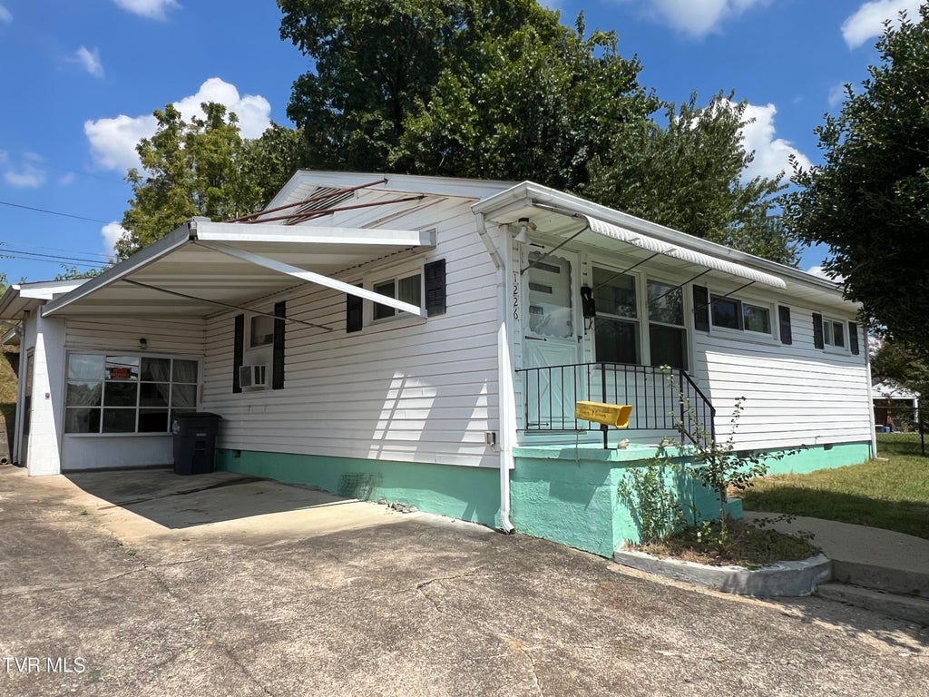 Photo of 1226 Cherry Street, Kingsport, TN 37660 (MLS # 10000676)