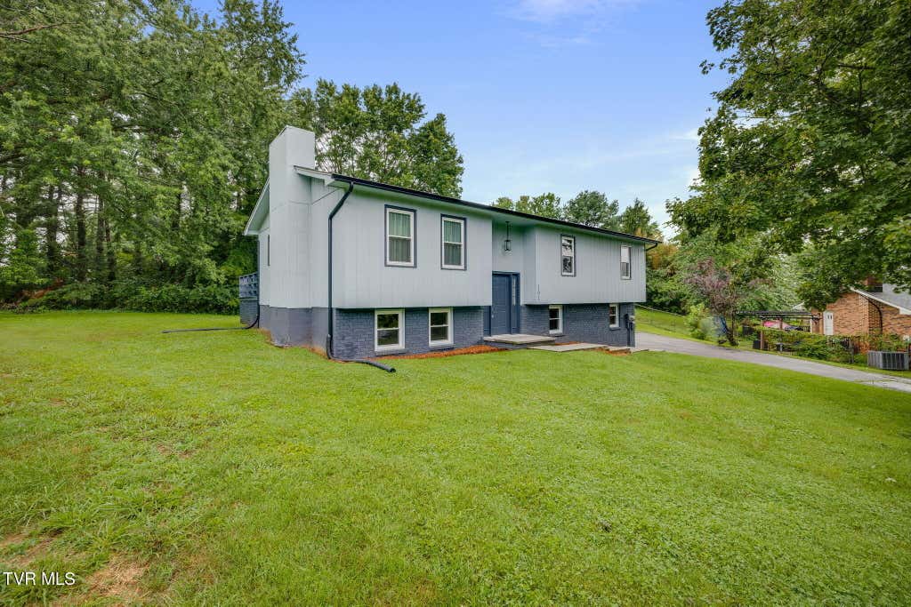 Photo of 101 Canterbury Lane, Bristol, VA 24201 (MLS # 9998612)