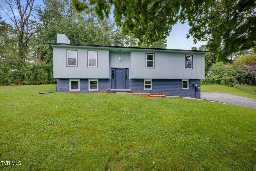 Photo of 101 Canterbury Lane, Bristol, VA 24201 (MLS # 9998612)