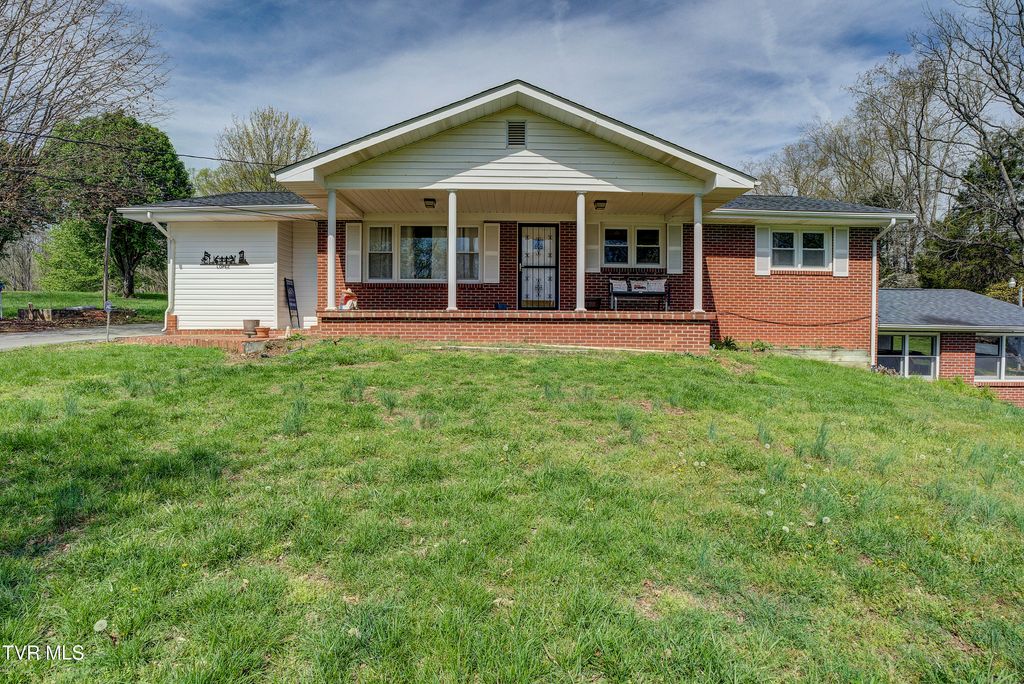 Photo of 247 Cedar Point Road, Johnson City, TN 37601 (MLS # 9993407)
