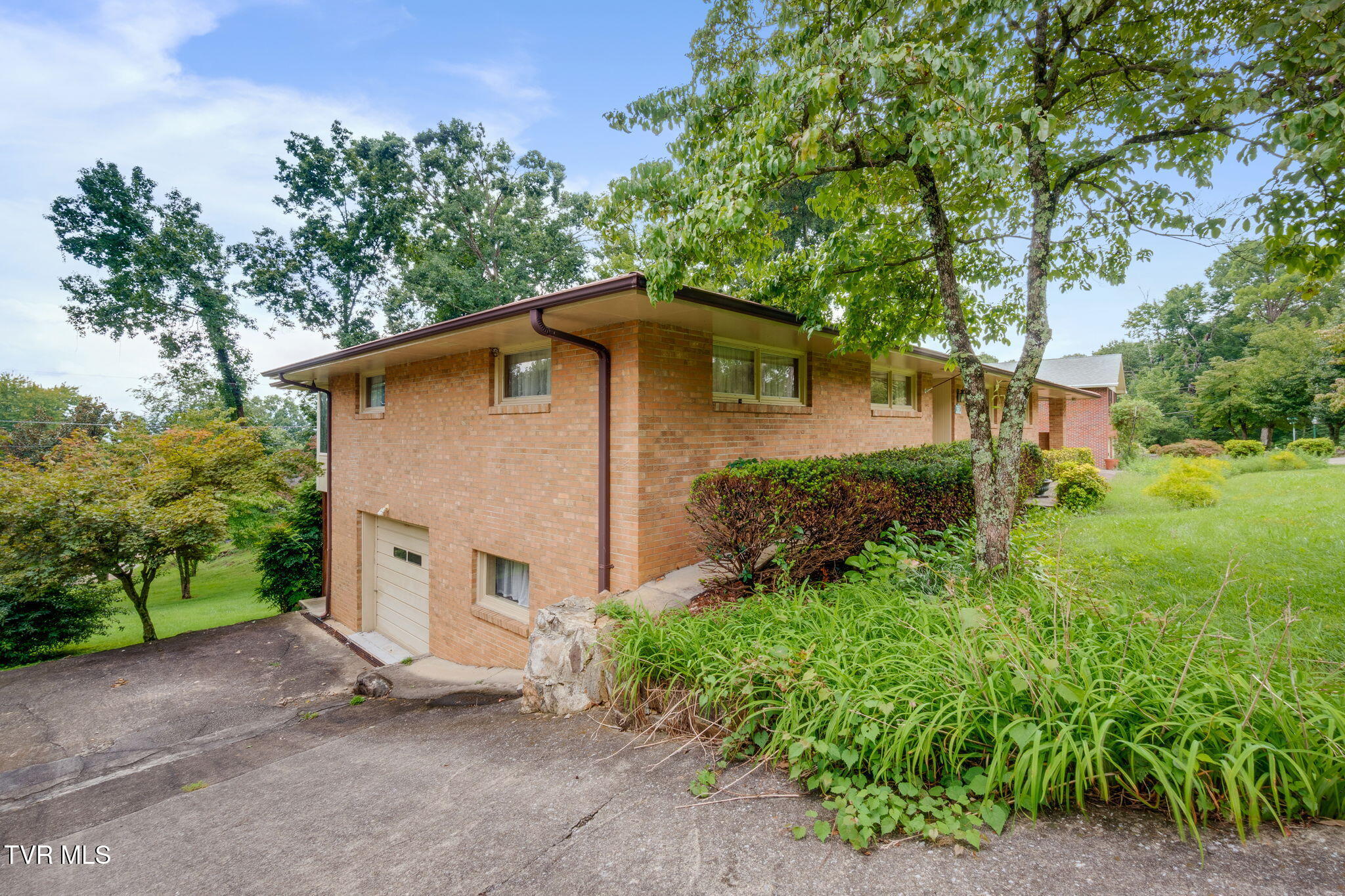 929 Clearwood Avenue