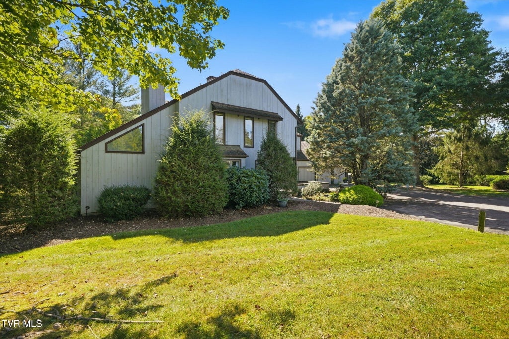 Photo of 286 Hampton Drive, Bristol, TN 37620 (MLS # 10001682)