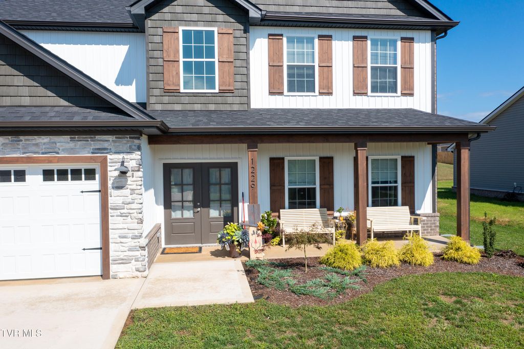 Photo of 1229 Cabot Cove, Jonesborough, TN 37659 (MLS # 9984188)