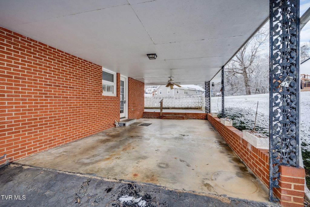 Photo of 2802 Cain Street, Kingsport, TN 37660 (MLS # 9989237)