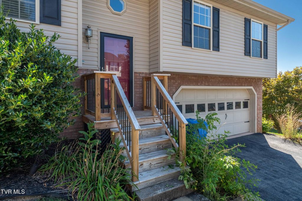 Photo of 90 Lorena Lane, Jonesborough, TN 37659 (MLS # 9985275)