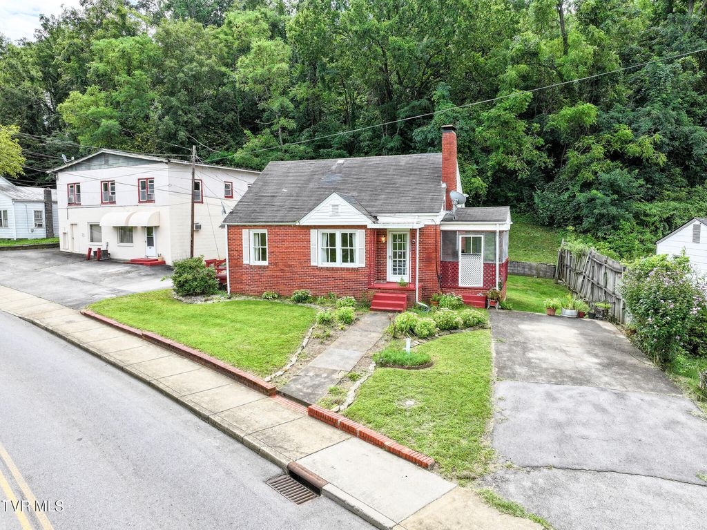 Photo of 324 Church Street, Greeneville, TN 37745 (MLS # 9984240)