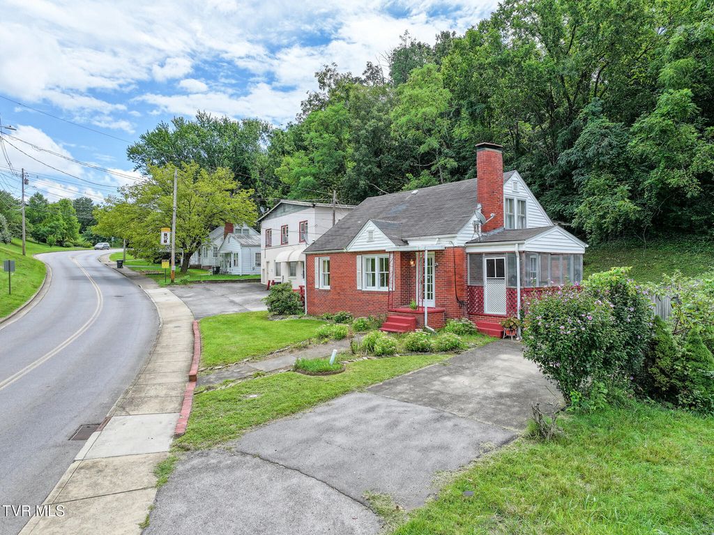 Photo of 324 Church Street, Greeneville, TN 37745 (MLS # 9984240)