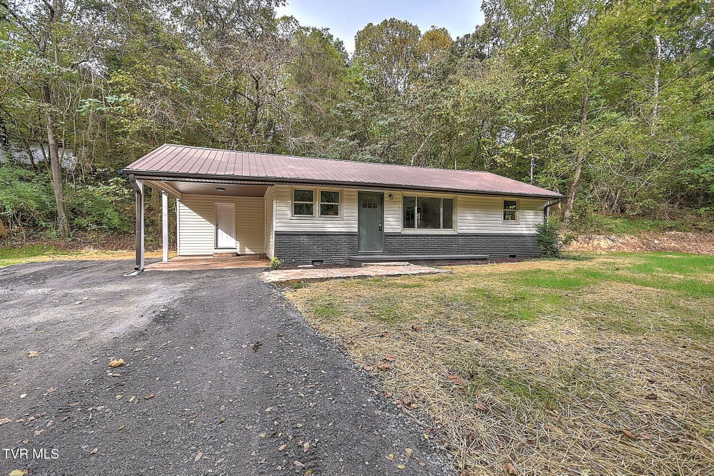 Photo of 916 Gravely Road, Kingsport, TN 37660 (MLS # 10001989)