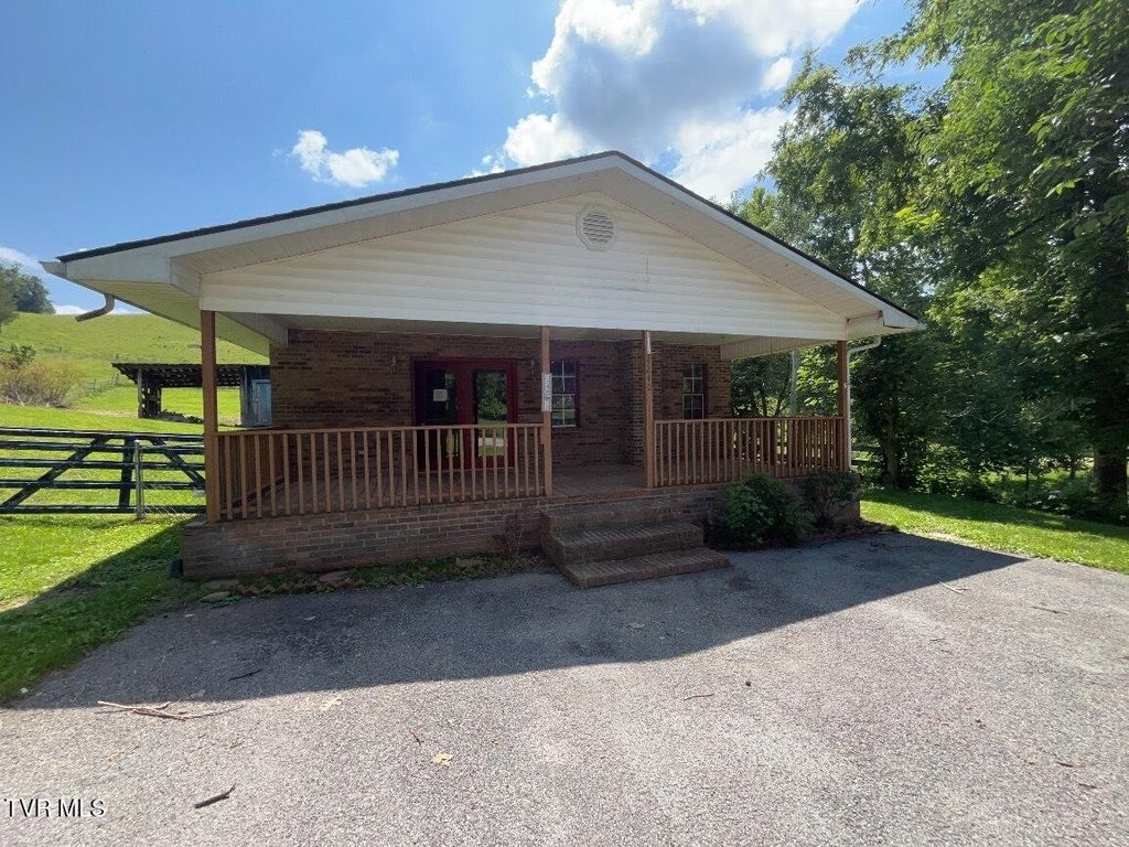 Photo of 4240 Forge Ridge Road, Harrogate, TN 37752 (MLS # 9997907)