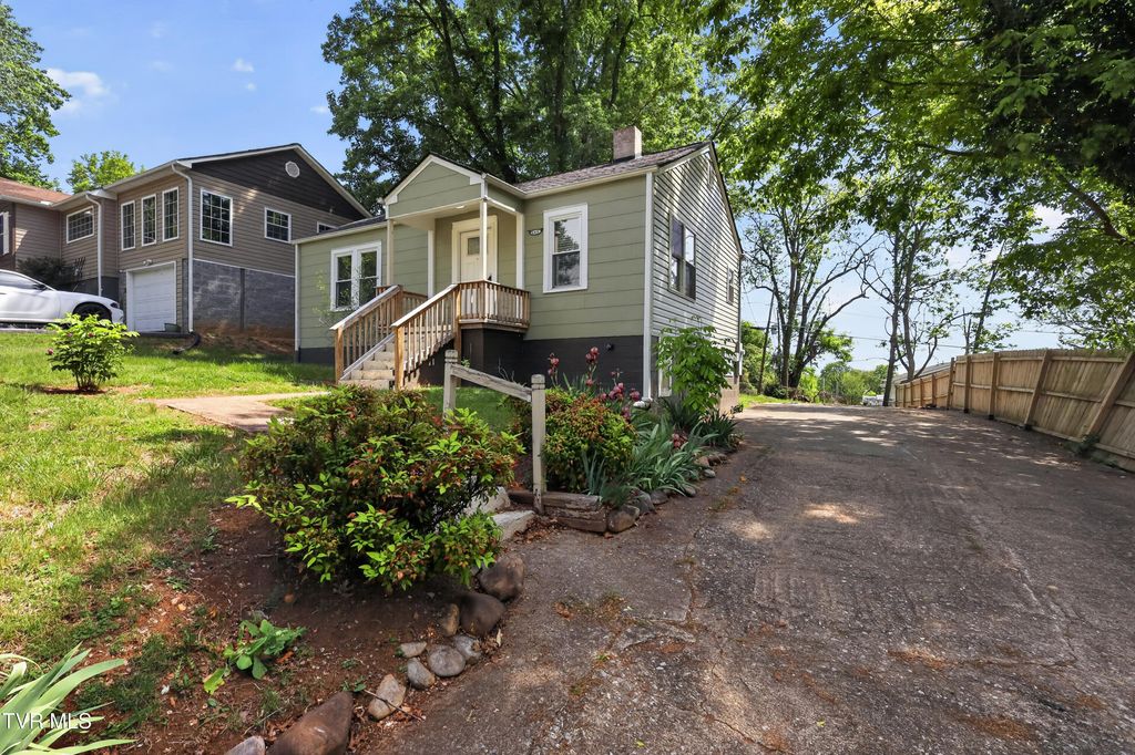 Photo of 509 Rogan Street, Kingsport, TN 37660 (MLS # 9994134)