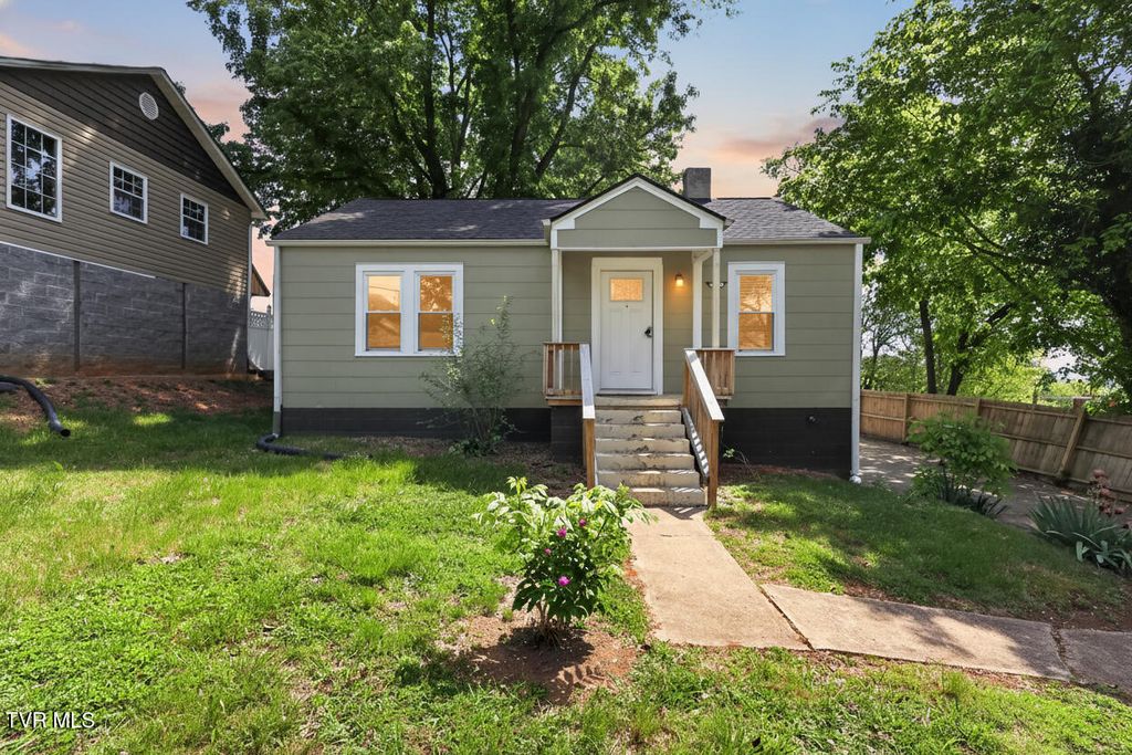 Photo of 509 Rogan Street, Kingsport, TN 37660 (MLS # 9994134)