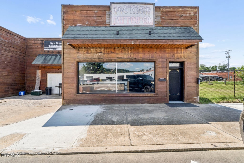 Photo of 428 East E Street, Elizabethton, TN 37643 (MLS # 9999987)