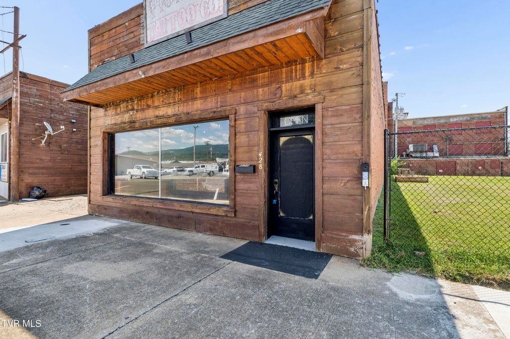 Photo of 428 East E Street, Elizabethton, TN 37643 (MLS # 9999987)