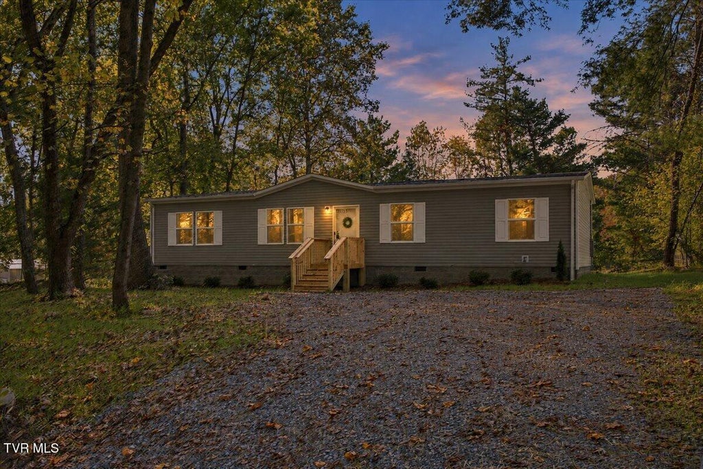 Photo of 135 Hallborough Drive, Jonesborough, TN 37659 (MLS # 10002151)