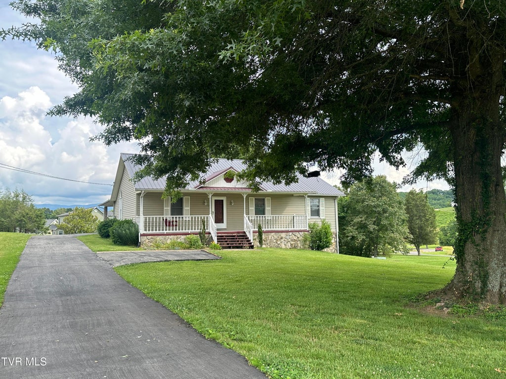 Photo of 1726 Old Tusculum Road, Greeneville, TN 37745 (MLS # 9996224)