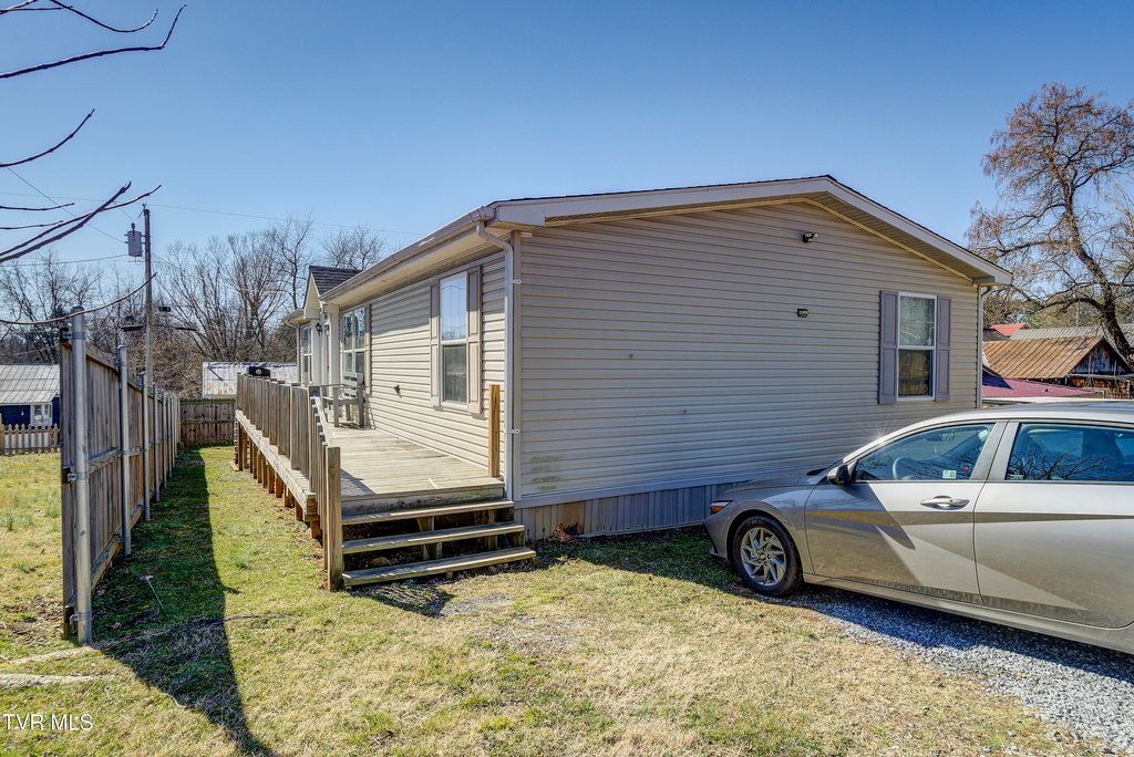 Photo of 918 Hopson Street, Johnson City, TN 37601 (MLS # 9991468)