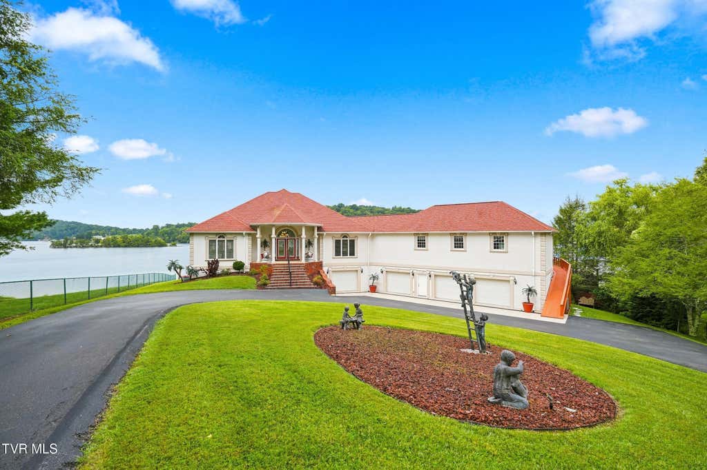 Photo of 426 Lake Point Court, Piney Flats, TN 37686 (MLS # 9999595)