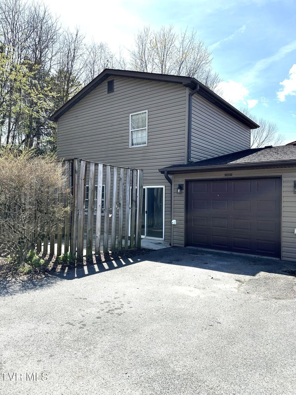 Photo of 504 Pilgrim Court #D, Johnson City, TN 37601 (MLS # 9993448)