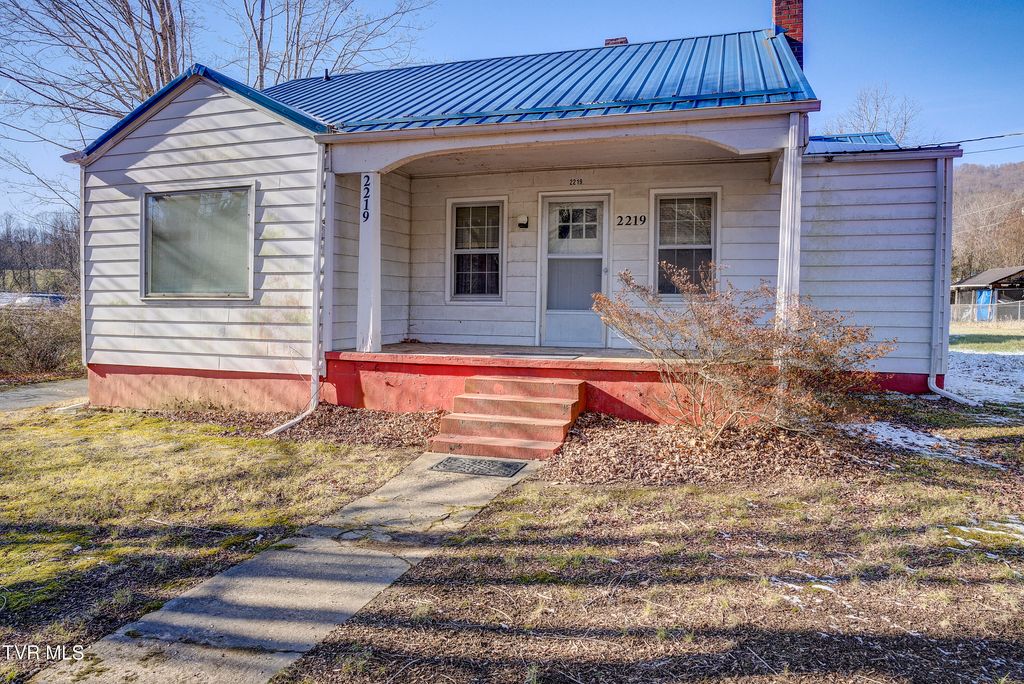 Photo of 2219 Highway 91, Elizabethton, TN 37643 (MLS # 9989508)