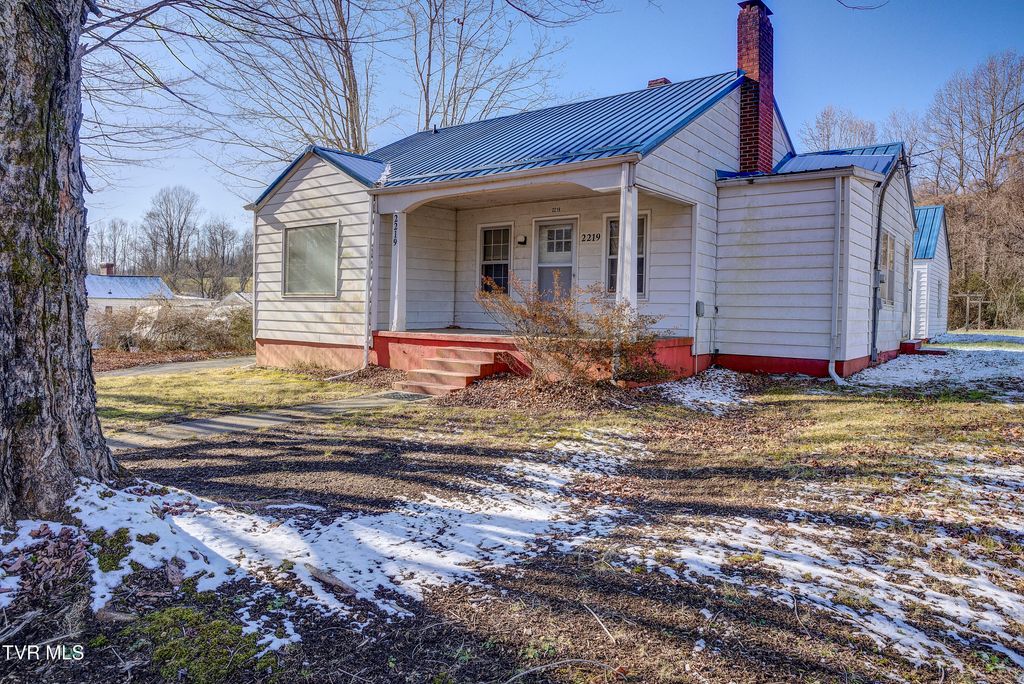 Photo of 2219 Highway 91, Elizabethton, TN 37643 (MLS # 9989508)
