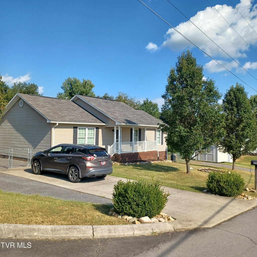Photo of 310 Reno Street, Rogersville, TN 37857 (MLS # 10000592)