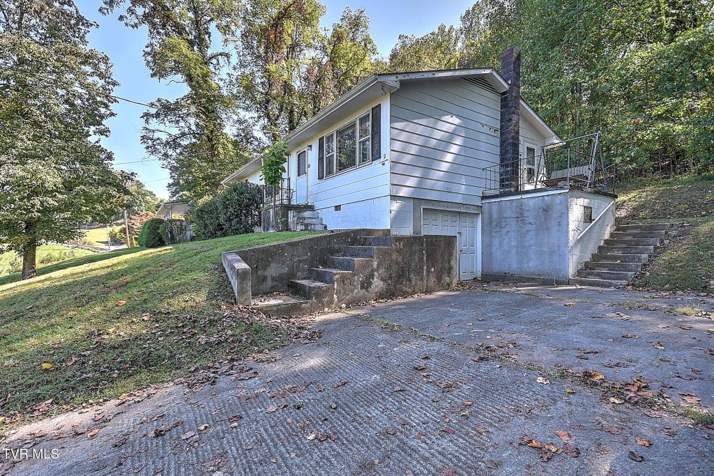 Photo of 5907 Chestnut Ridge Road, Kingsport, TN 37664 (MLS # 10002035)