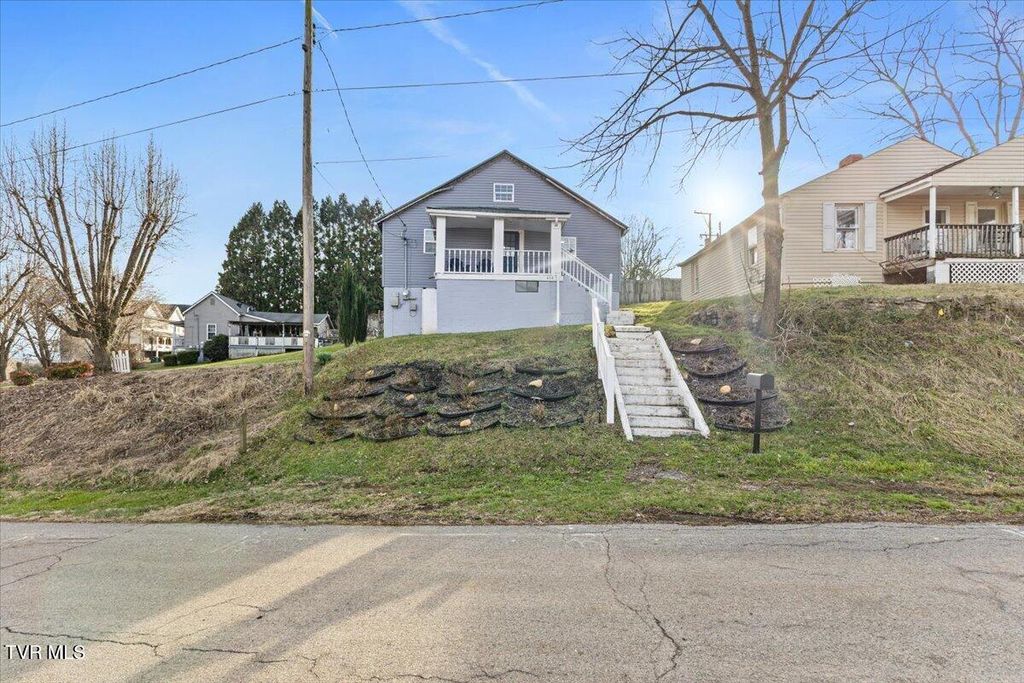 Photo of 455 Westin Drive, Bristol, VA 24201 (MLS # 9992005)