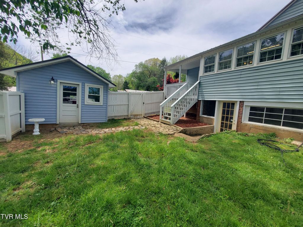 Photo of 1234 Bristol Highway, Elizabethton, TN 37643 (MLS # 9994202)