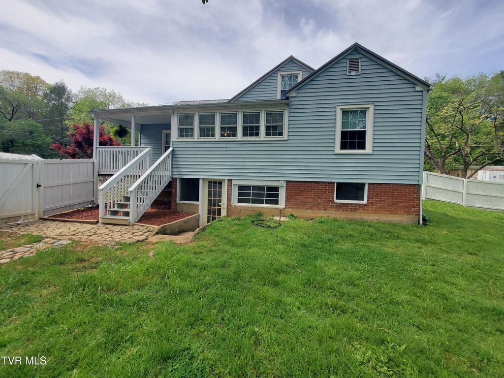 Photo of 1234 Bristol Highway, Elizabethton, TN 37643 (MLS # 9994202)