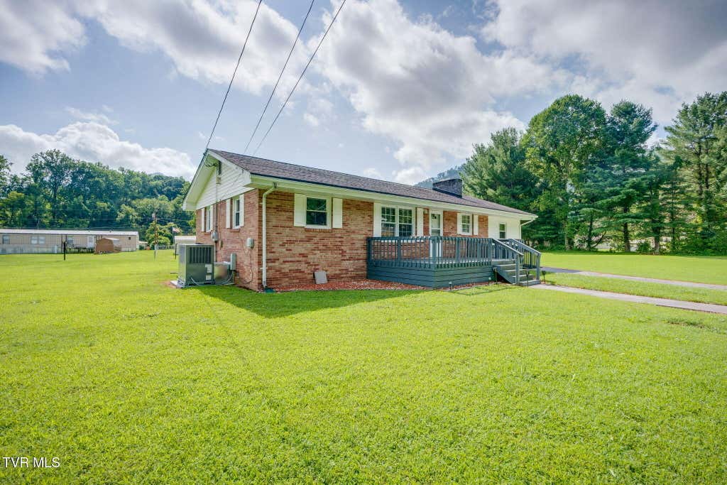 Photo of 133 Journeys End Road, Elizabethton, TN 37643 (MLS # 9998474)