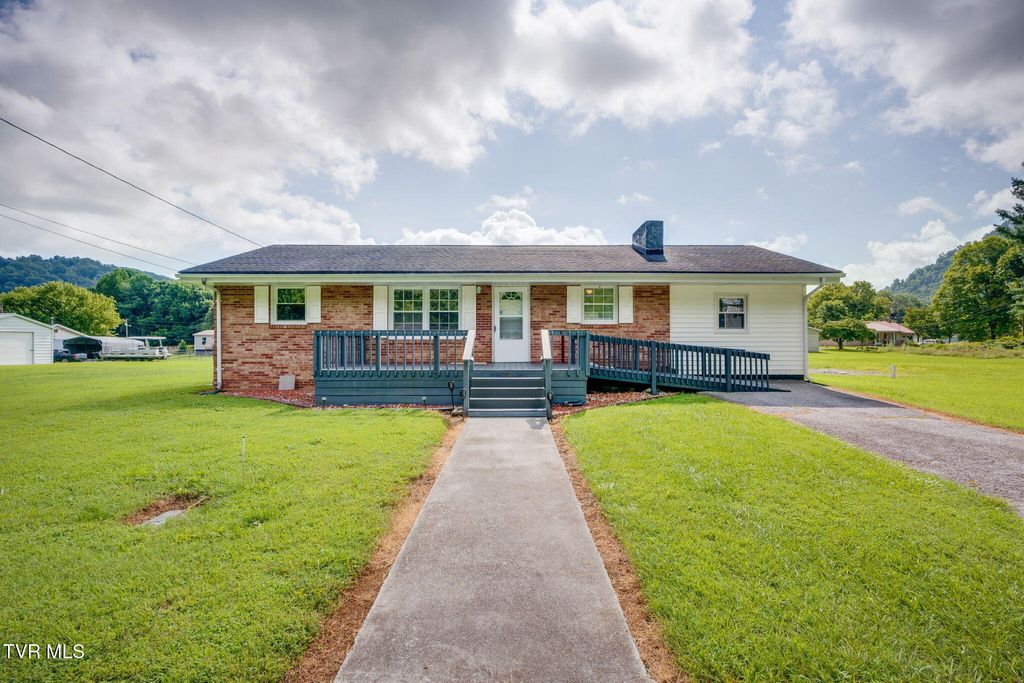 Photo of 133 Journeys End Road, Elizabethton, TN 37643 (MLS # 9998474)