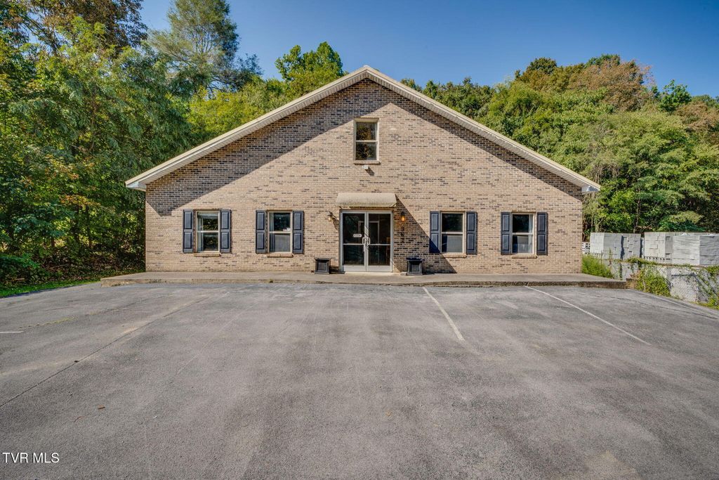 Photo of 362 Colonial Road, Rogersville, TN 37857 (MLS # 9985836)