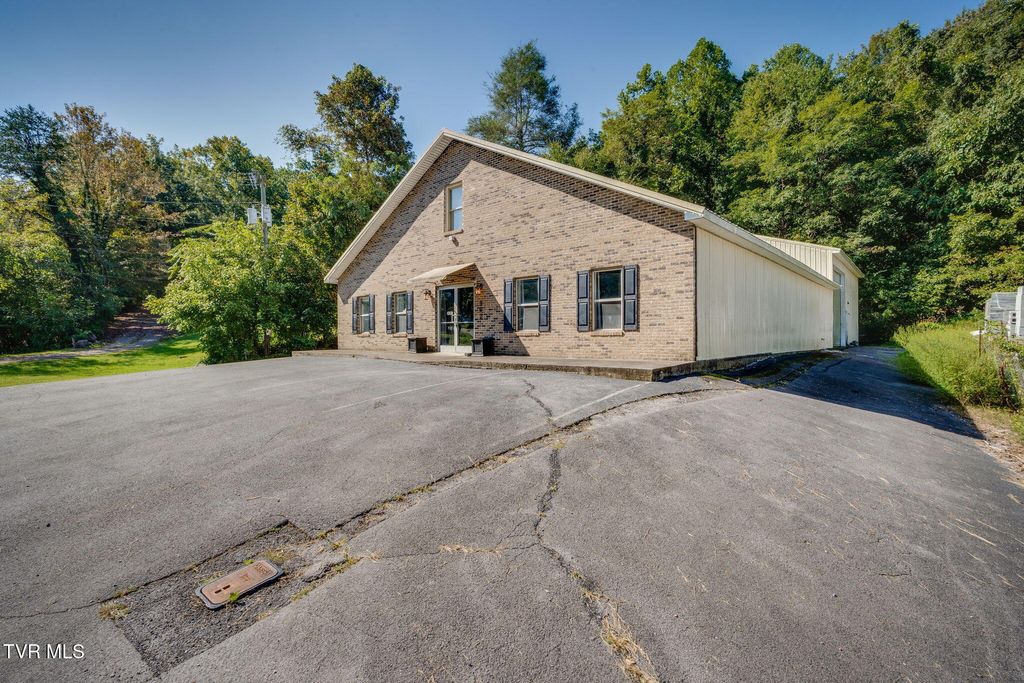 Photo of 362 Colonial Road, Rogersville, TN 37857 (MLS # 9985836)